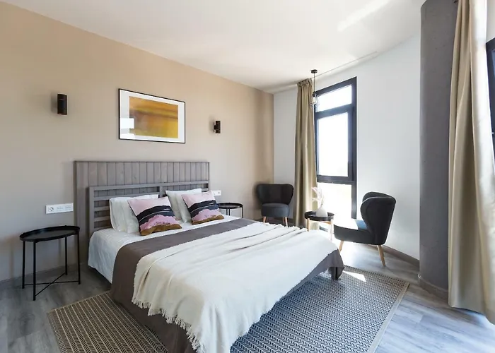 Hostal12 호텔