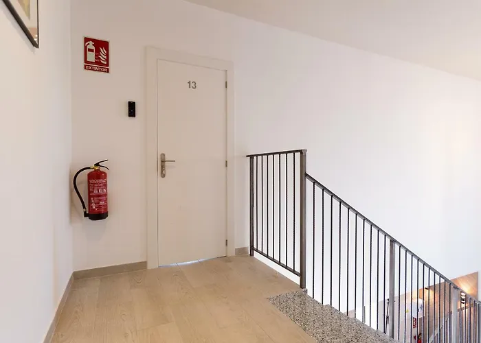 Hostal12 호텔