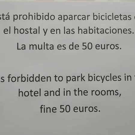Hostal12 מלון