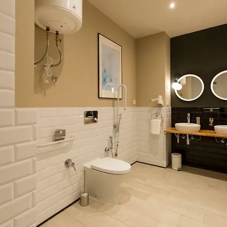 Hostal12 Hotel 2*