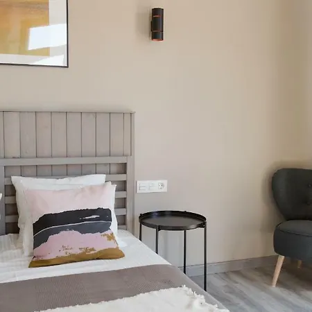 Hostal12 Szálloda