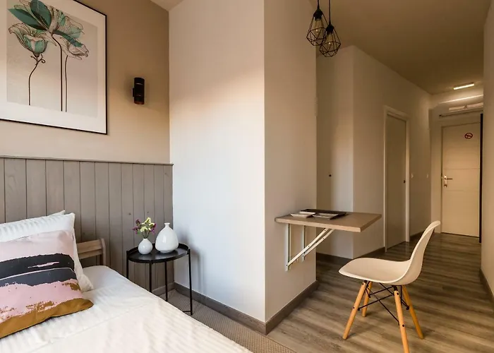 Hostal12 מלון