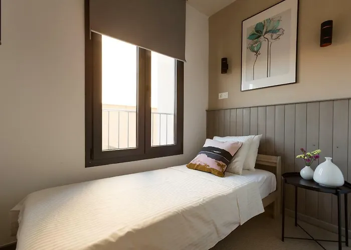 מלון Hostal12 2*