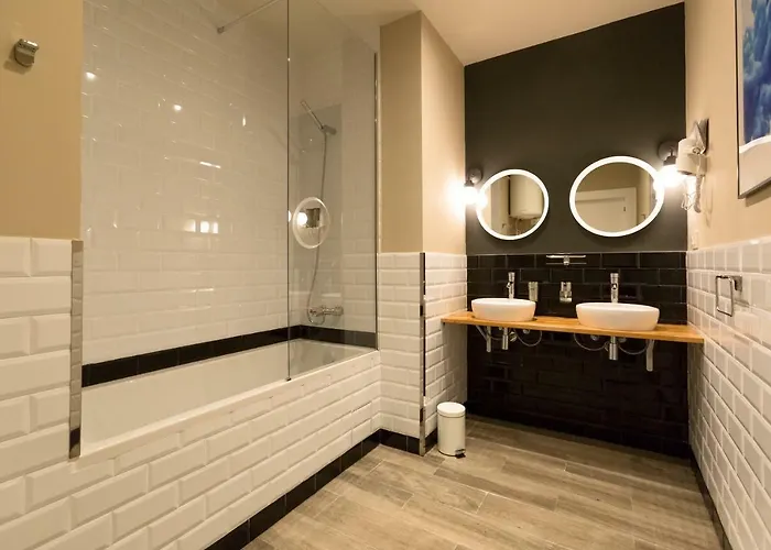 מלון Hostal12 אל קאמפיו