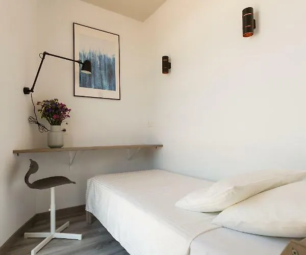 Hostal12 2* אל קאמפיו