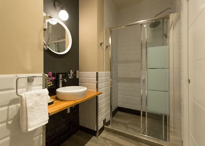 Hostal12 מלון