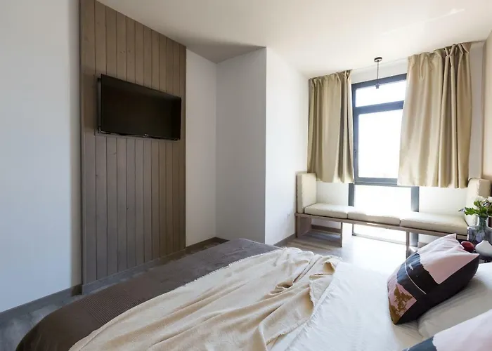 מלון Hostal12 אל קאמפיו