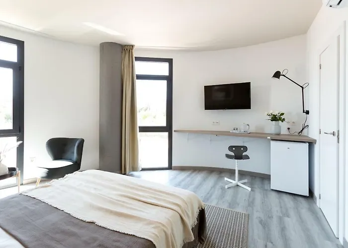 מלון Hostal12 אל קאמפיו