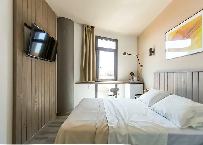 Hostal12 אל קאמפיו