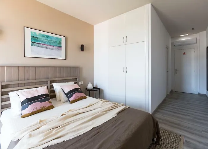 Hostal12 מלון אל קאמפיו