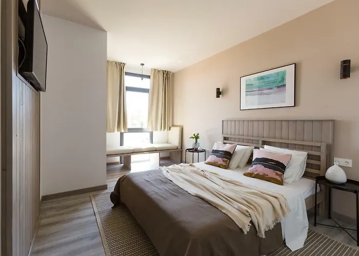 מלון Hostal12 2*